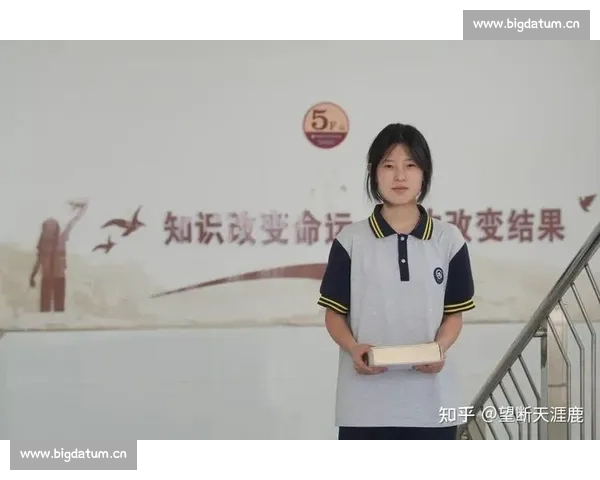 姜萍:从幕后到台前的奋斗故事与不屈精神的传奇之路